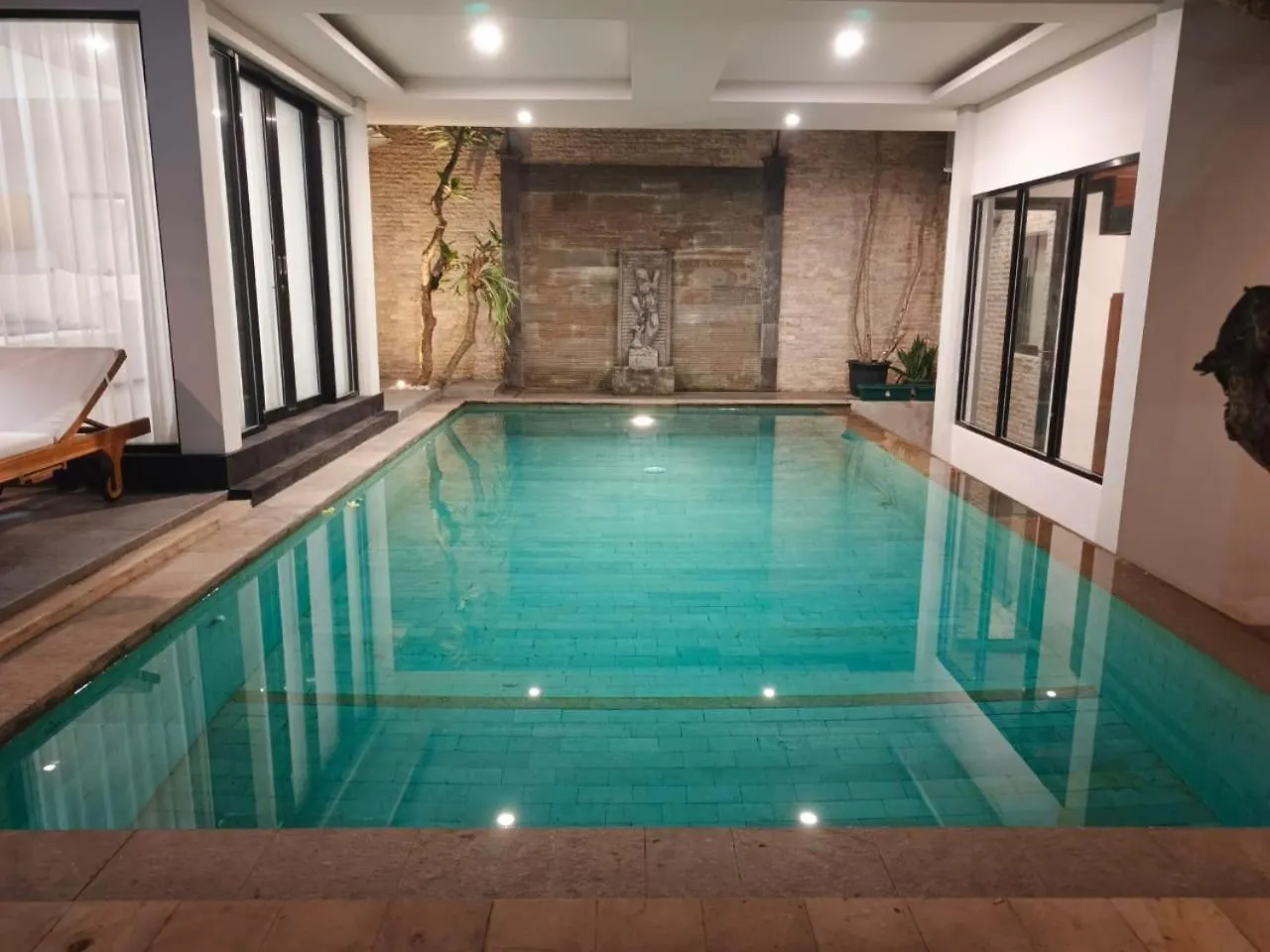Luxury Samoya Villa ジンバラン 0*,